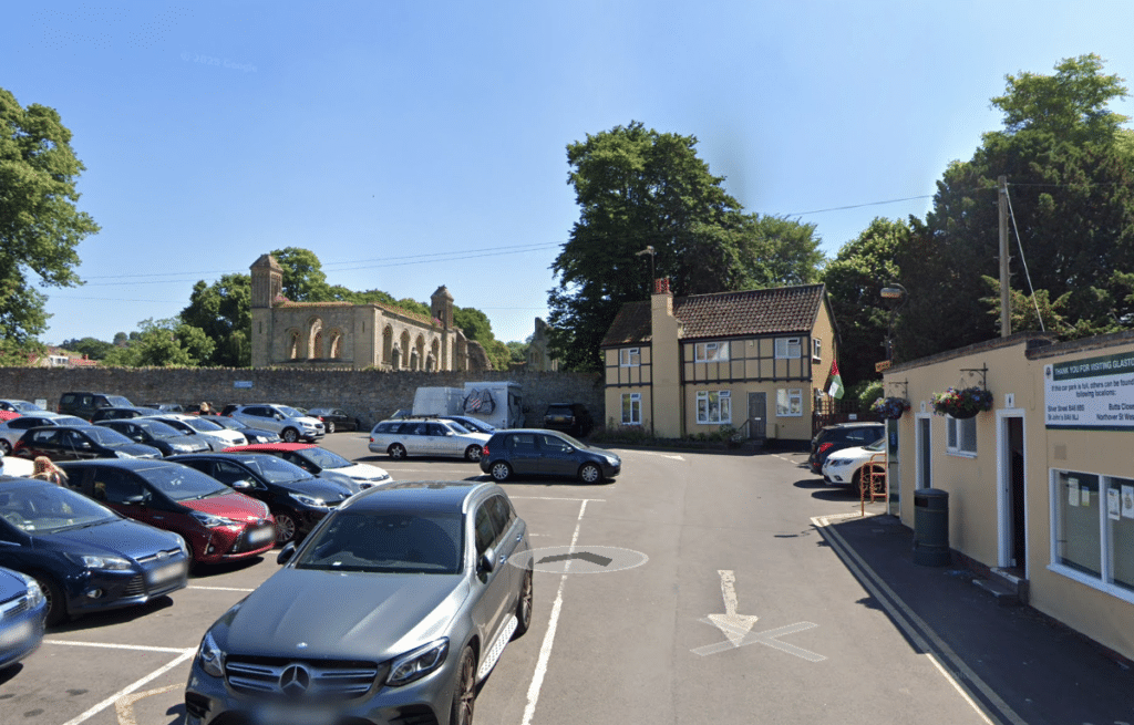A picture of St Dunstan's Cottage in Glastonbury