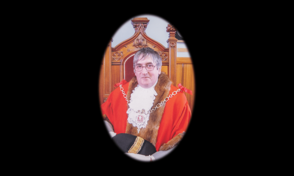 An image of Andrew Willis as Mayor in 2001