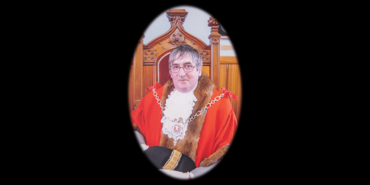 An image of Andrew Willis as Mayor in 2001