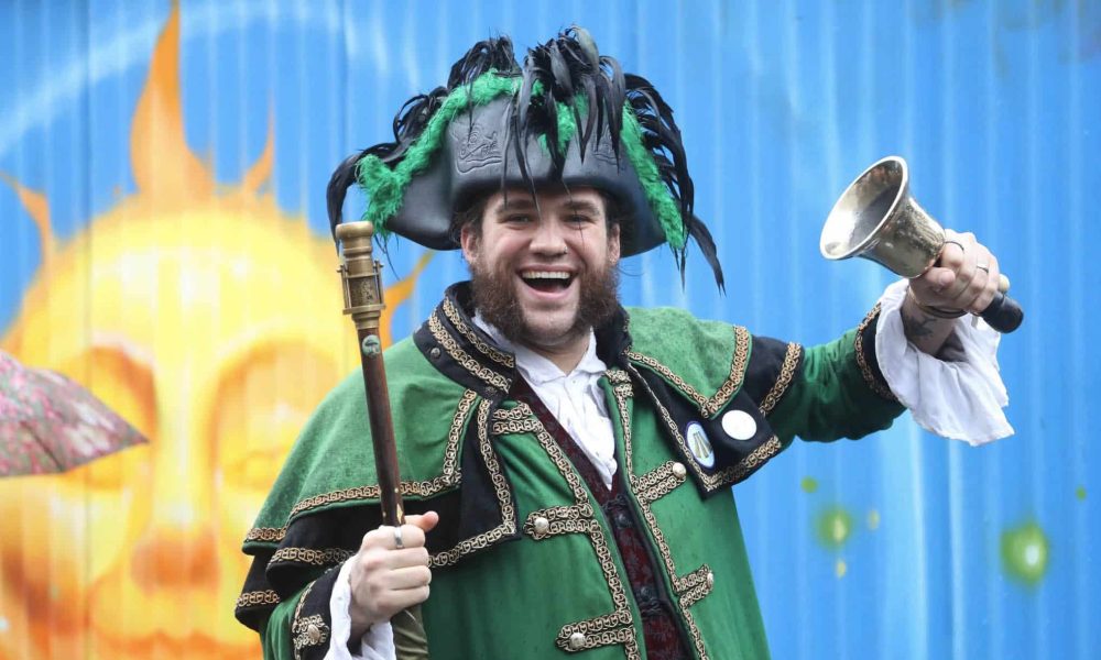 Brad-town-crier-and-the-bell