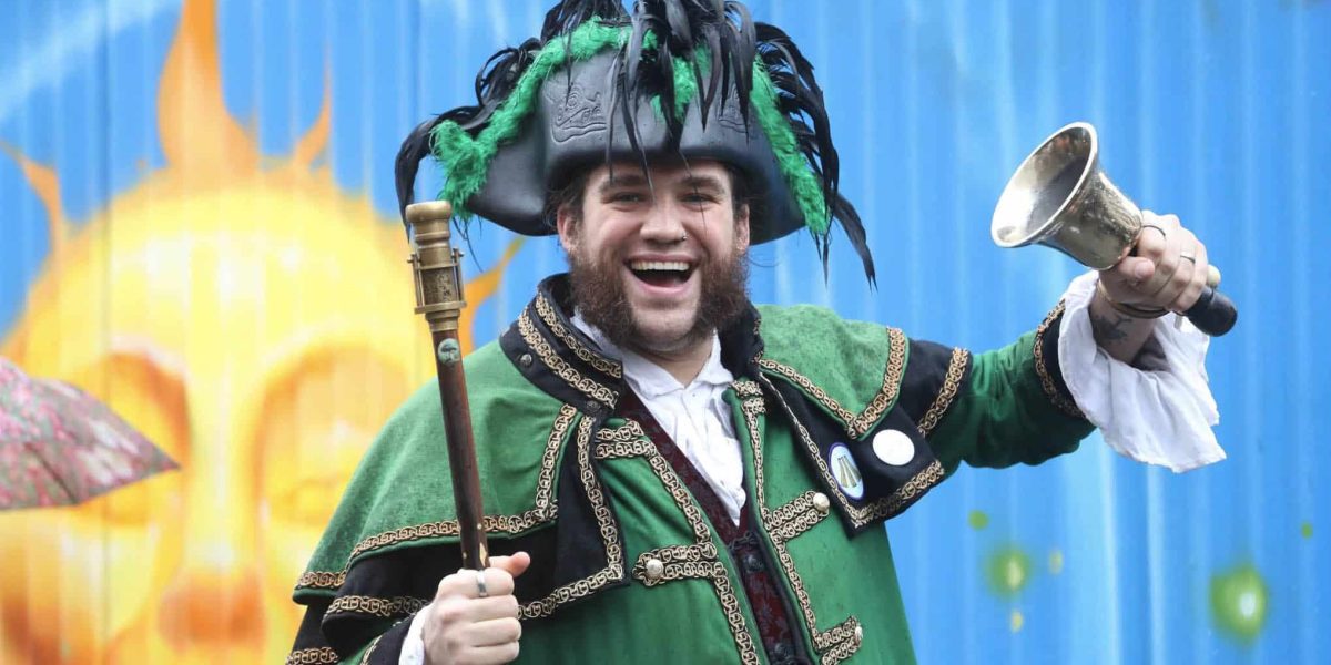 Brad-town-crier-and-the-bell