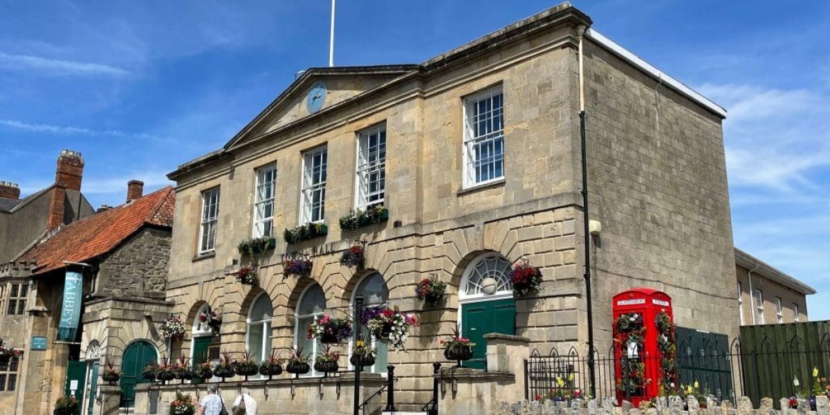 An image of Glastonbury Town Hall, flying the Glastonbury Town Council flag