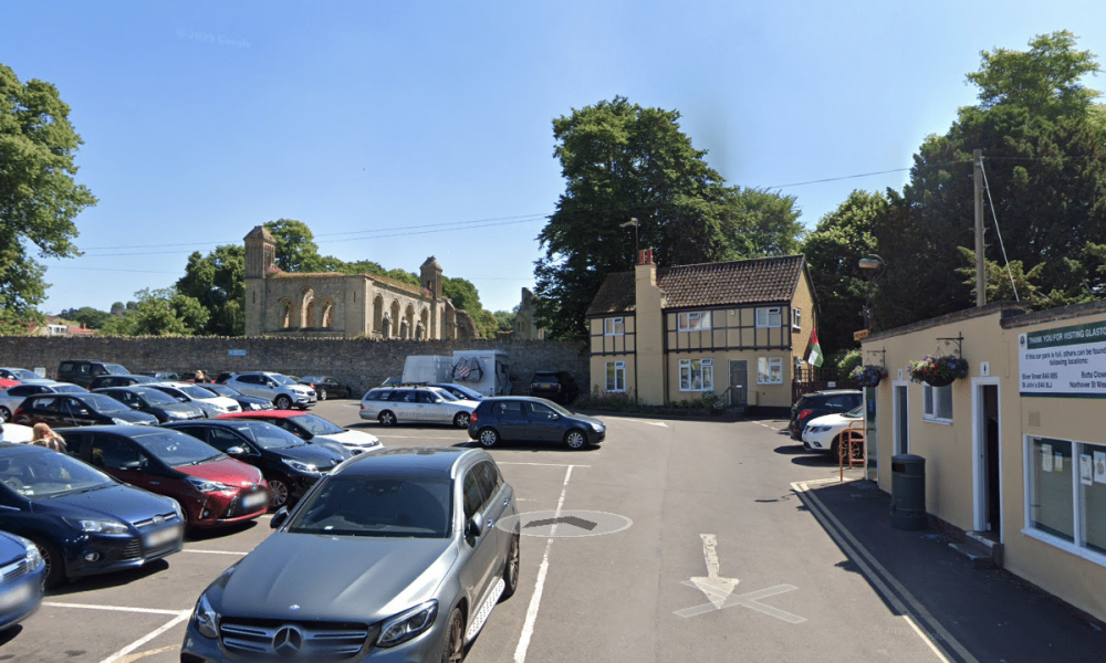A picture of St Dunstan's Cottage in Glastonbury