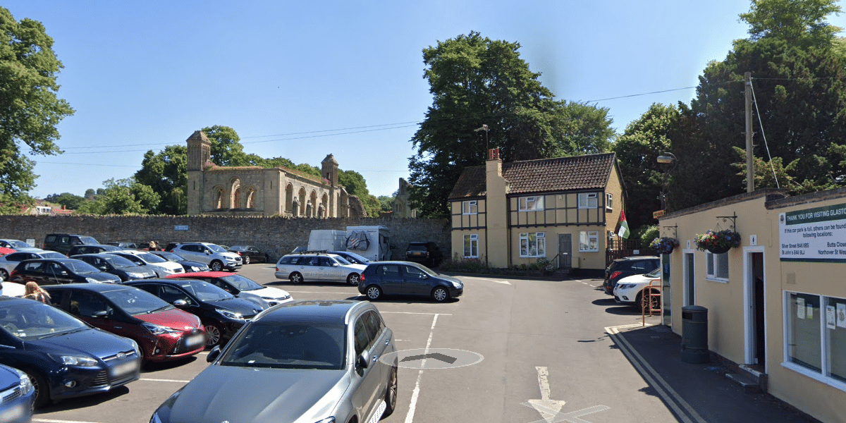 A picture of St Dunstan's Cottage in Glastonbury